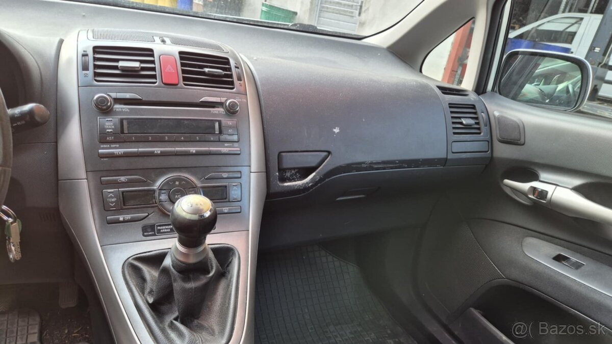 Toyota Auris 1,6i 91kw kód: 1ZR-FE - 16