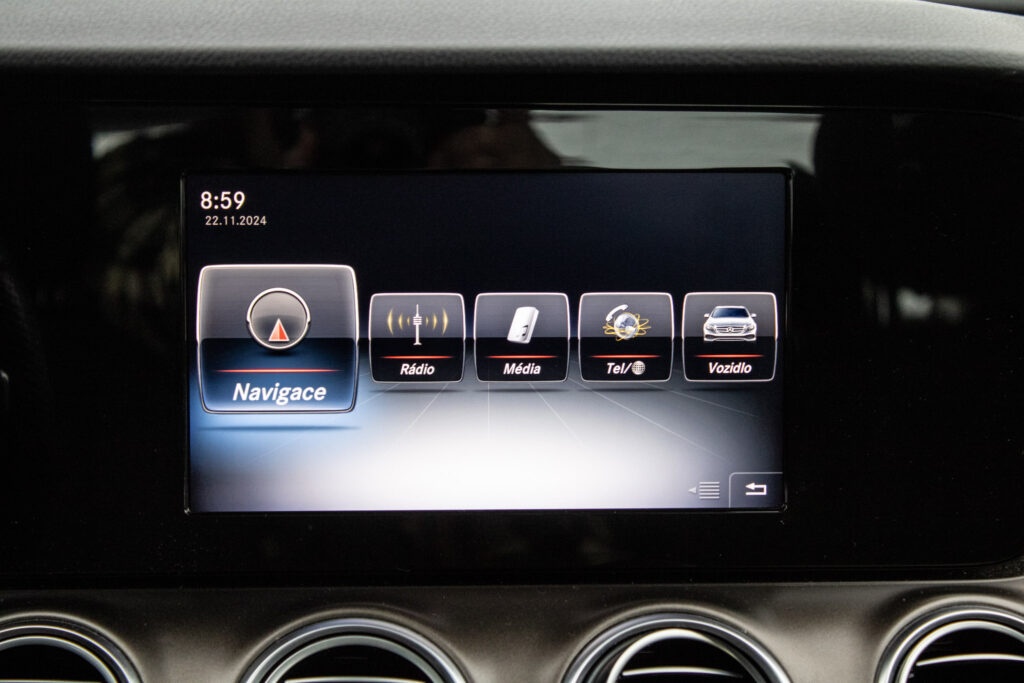 Mercedes Benz E220d - 16