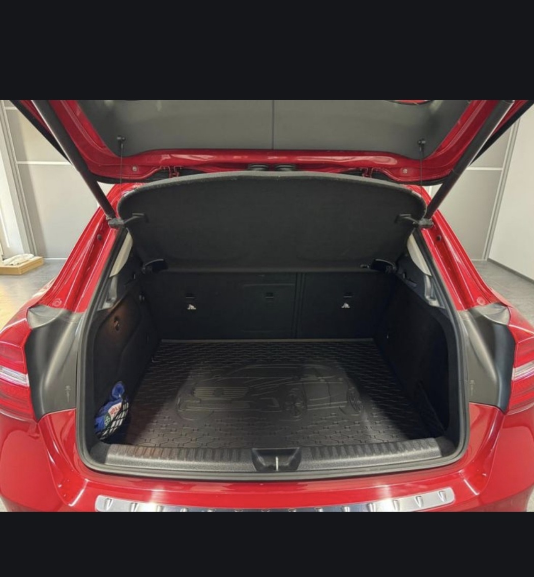 Mercedes-Benz GLA 200d 4MATIC AMG – TOP stav - 16