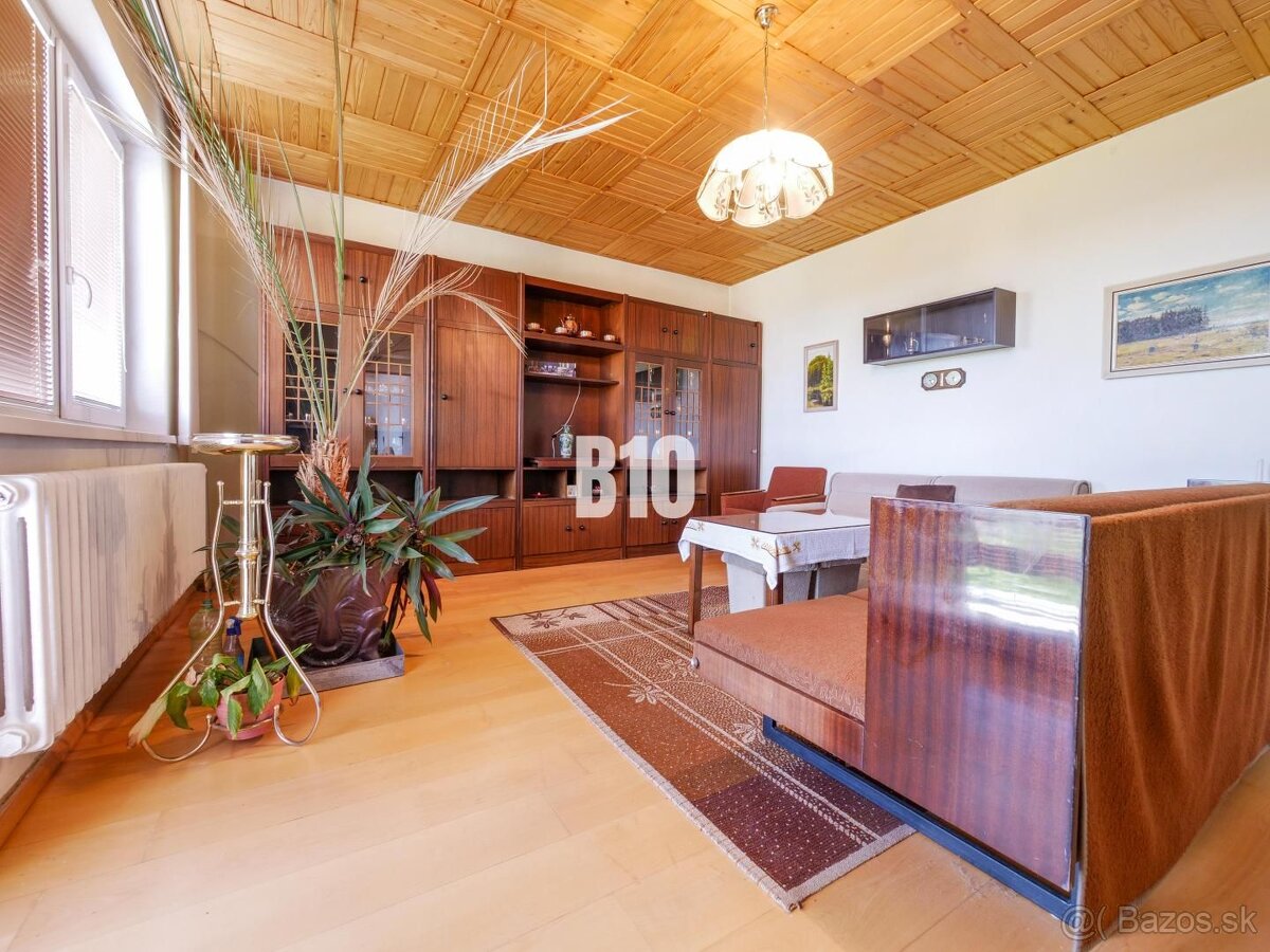 Rodinný dom s nádherným 8 árovým pozemkom na Kamennej ulici - 16