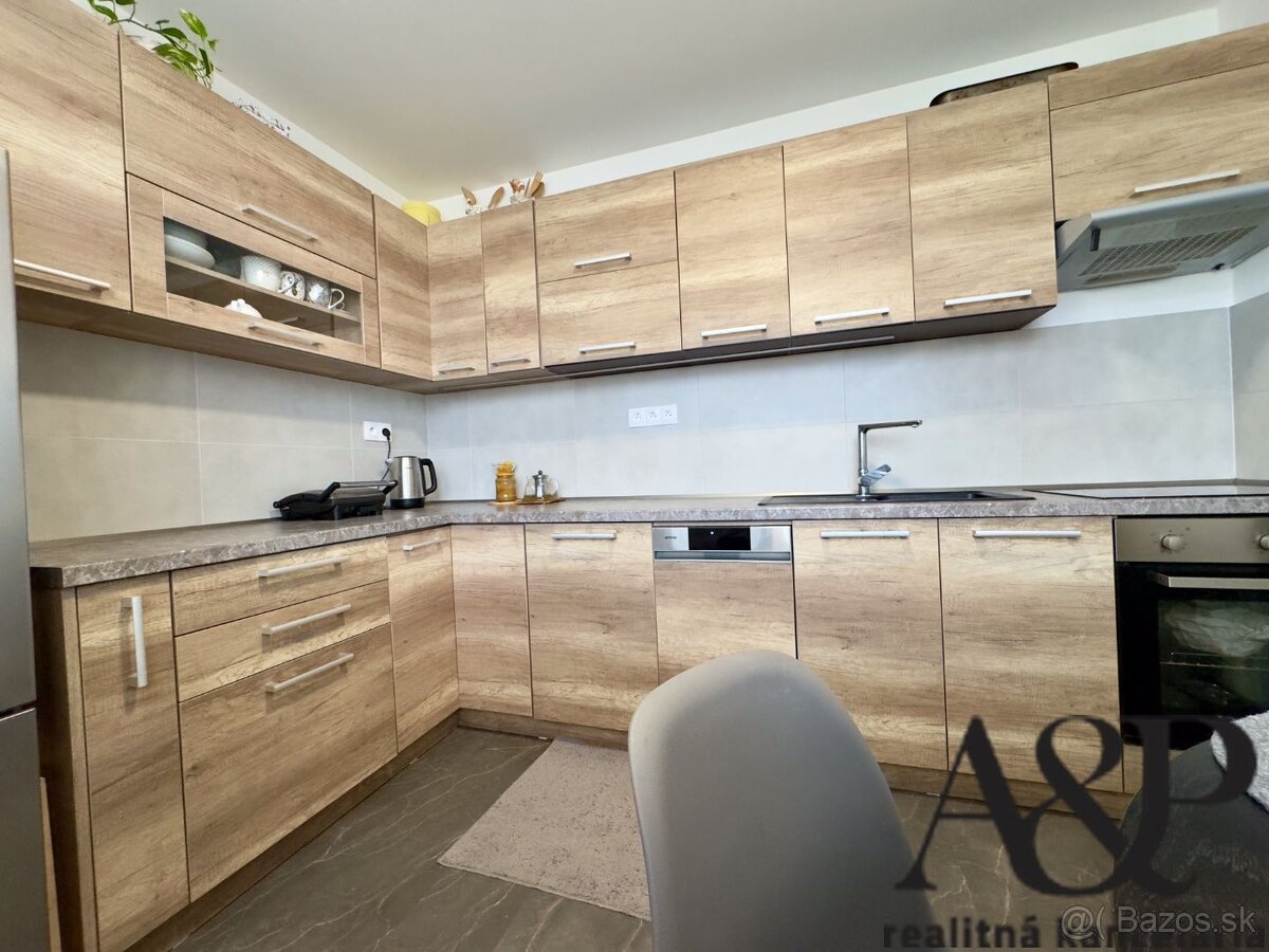 3 IZB. BYT S LOGGIOU,GARÁŽOU A ZÁHRADOU, 68M2, KOŠARISKÁ, ok - 16