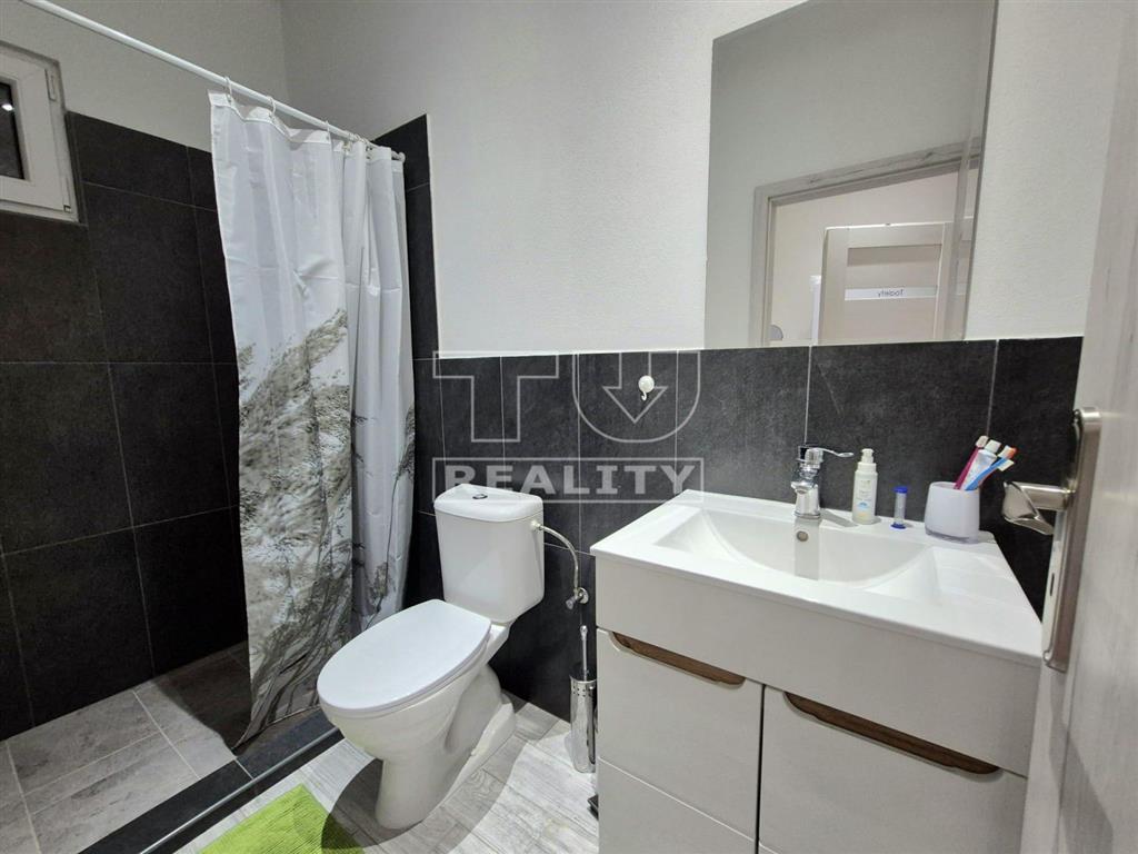 4 izbový rodinný dom v centre Levíc- kompletná... - 16