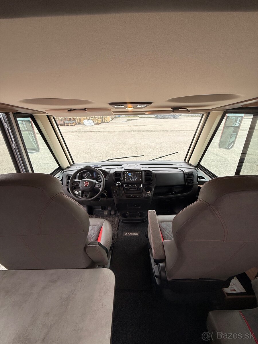 Knaus Live I 700 MEG - 16