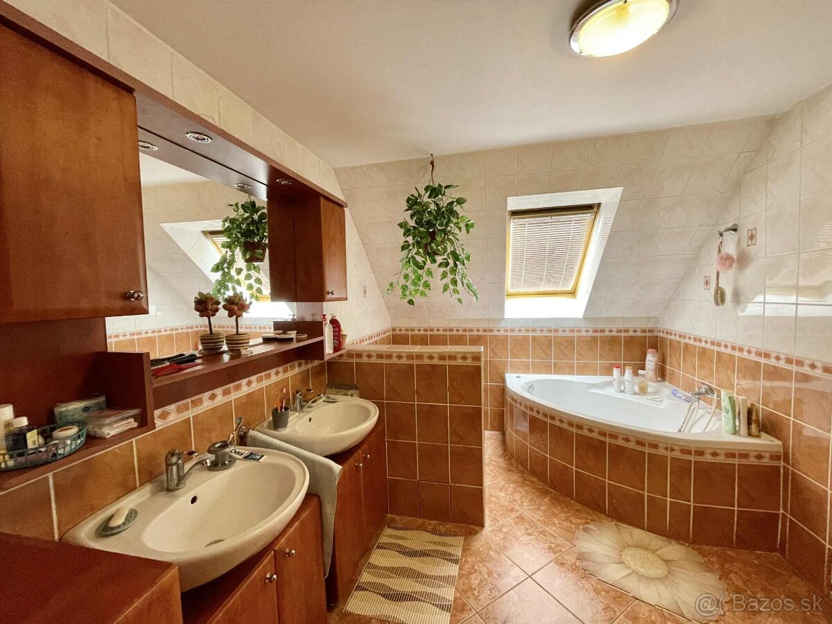 ZĽAVNENÉ • Na predaj dom s garážou a pozemkom v Skalici - 16