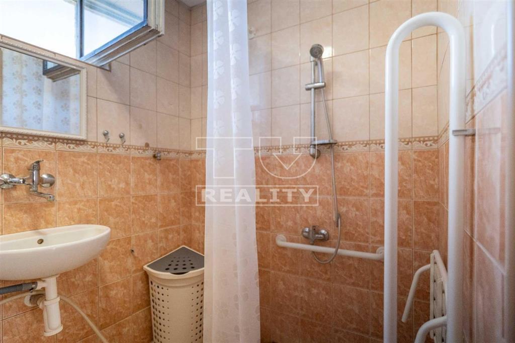 Rezervované Na predaj 4 izbový rodinný dom Malé... - 16