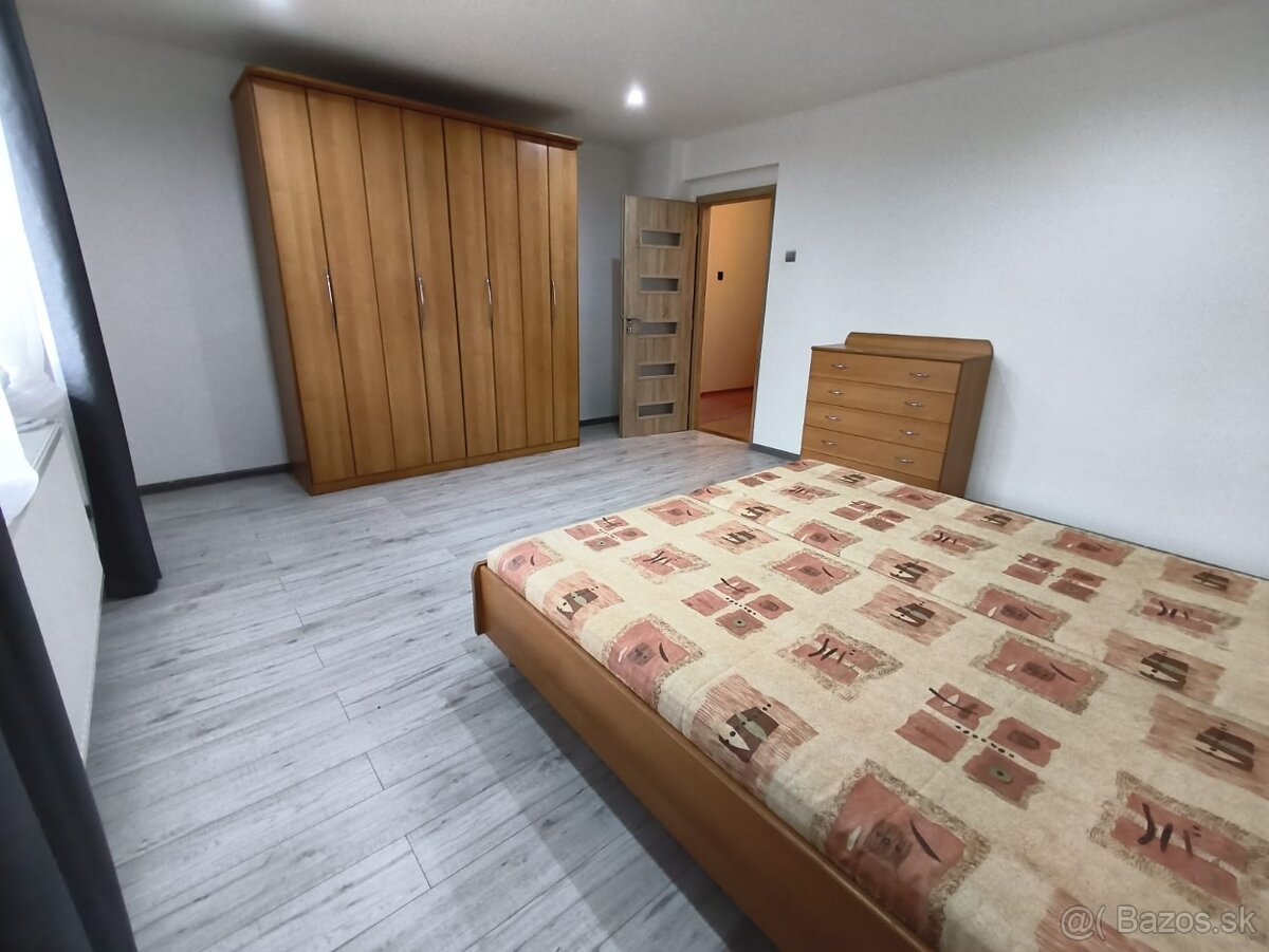 Na prenájom veľkometrážny 2 izbový byt v dome- LEVICE - 16