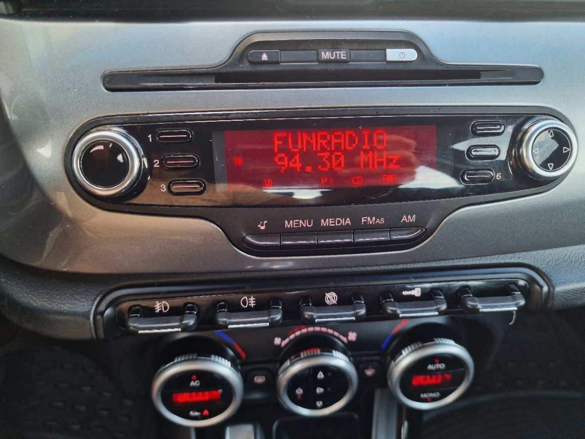 Alfa Romeo Giulietta Gulietta 1.6 JTD Distinctive 77KW M6 SR - 16