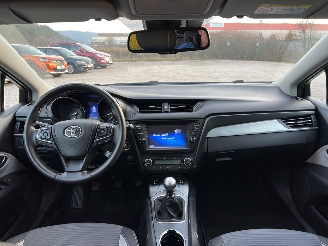 Toyota Avensis Combi 2.0 D-4D S&S Executive - 16