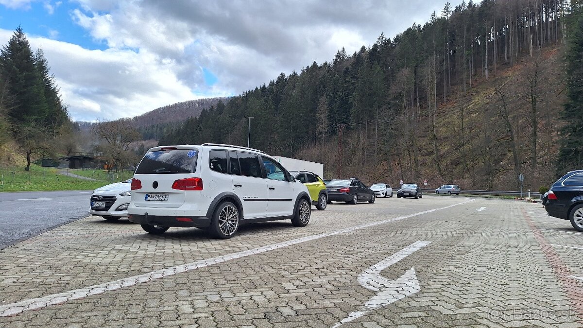 VW Touran Cross - 16