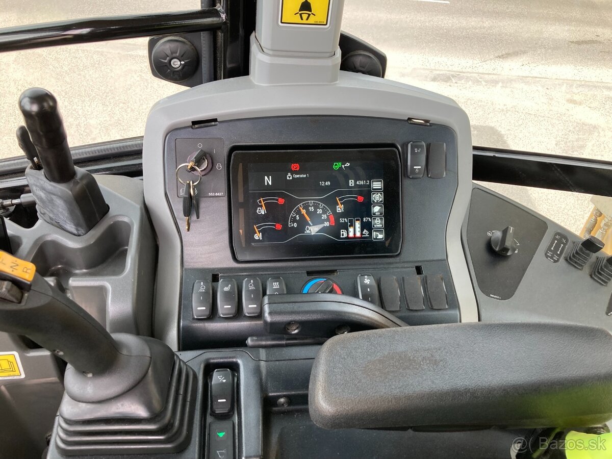 CAT 444 Traktorbáger / Rýpadlo 2021 - 16