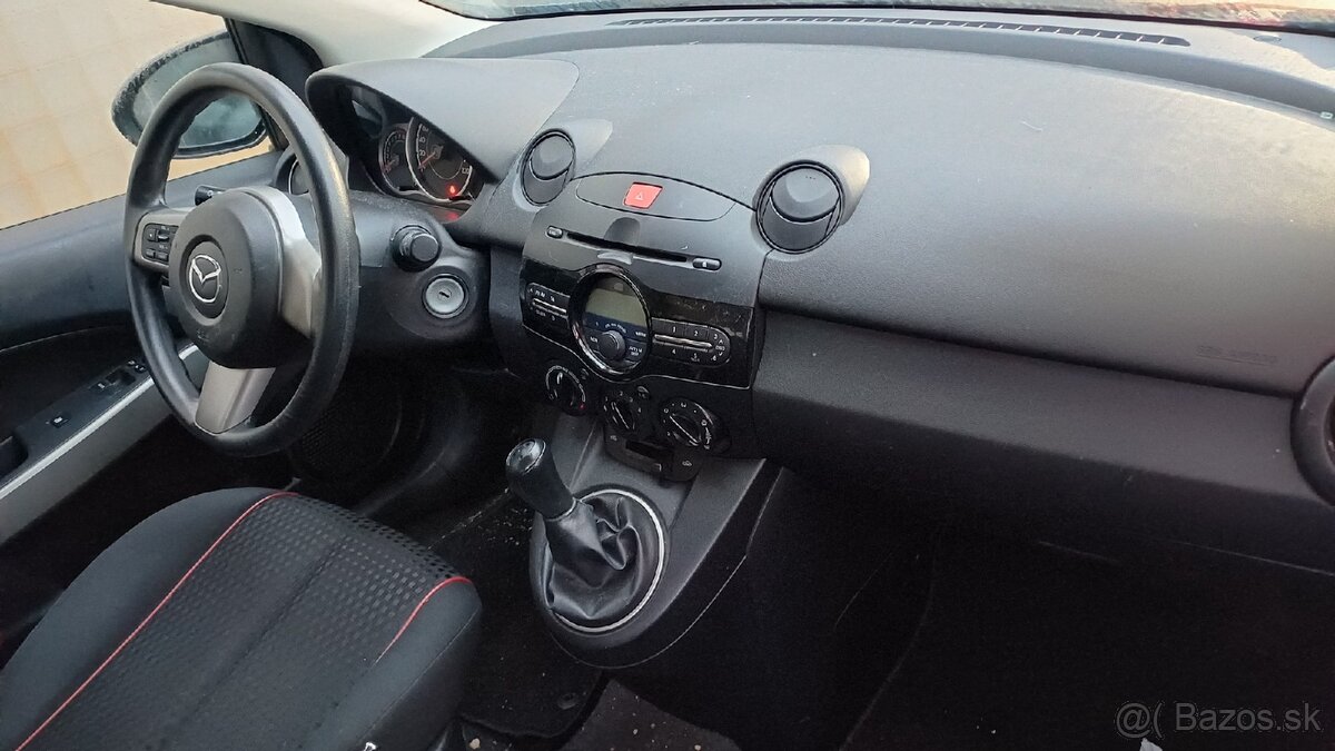 Mazda 2 1.35i rok 2007-13 153.200km - 16