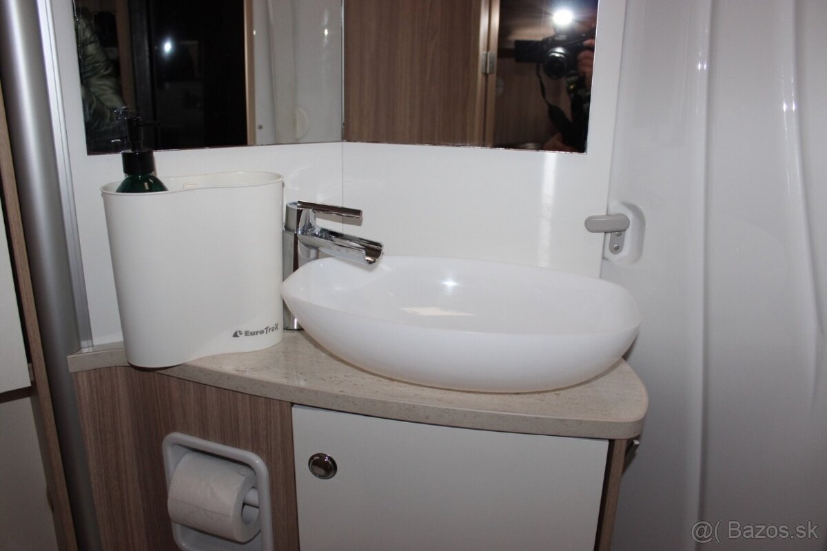 Burstner IXEO 710 TOP STAV - 16