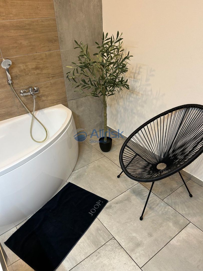 Útulné bývanie v rodinnom dome v Šali v prírodnom prostredí. - 16