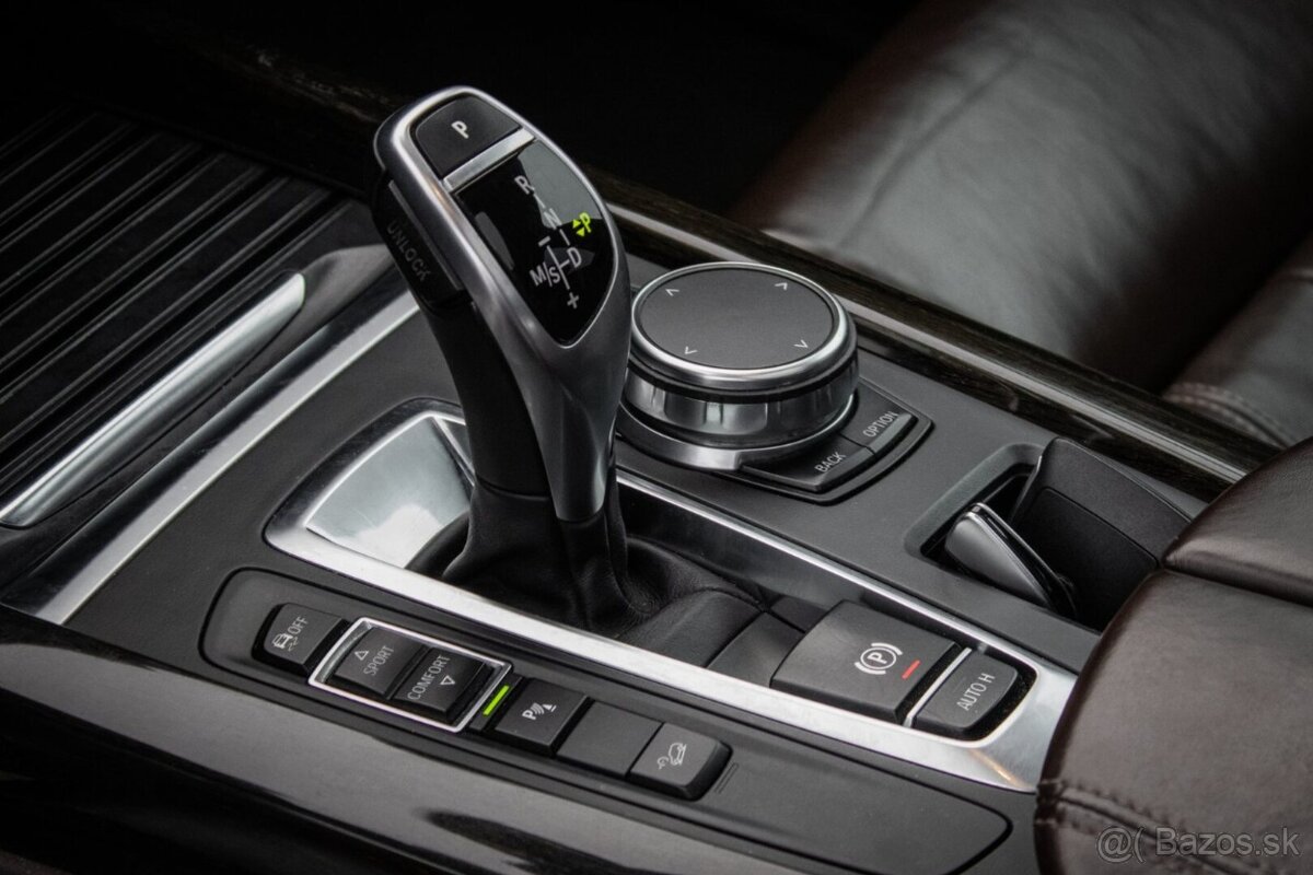 BMW X5 xDrive30d M-Packet 190kw AT/8 2018 - 16