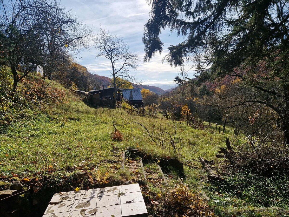 Na predaj zrubová chata so záhradou 1633 m2 v obci Bartošová - 16