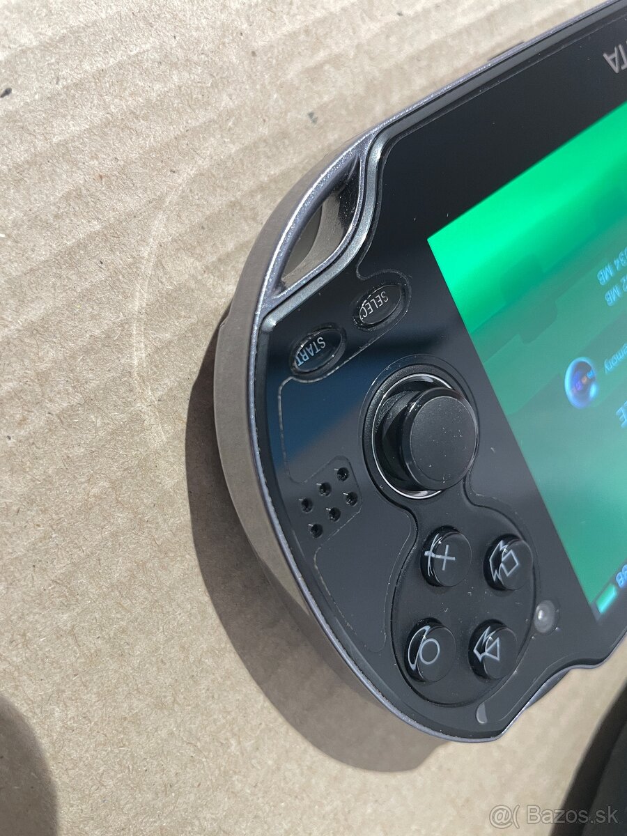 PS VITA PCH-1004 OLED displej -folia +8GB - 16