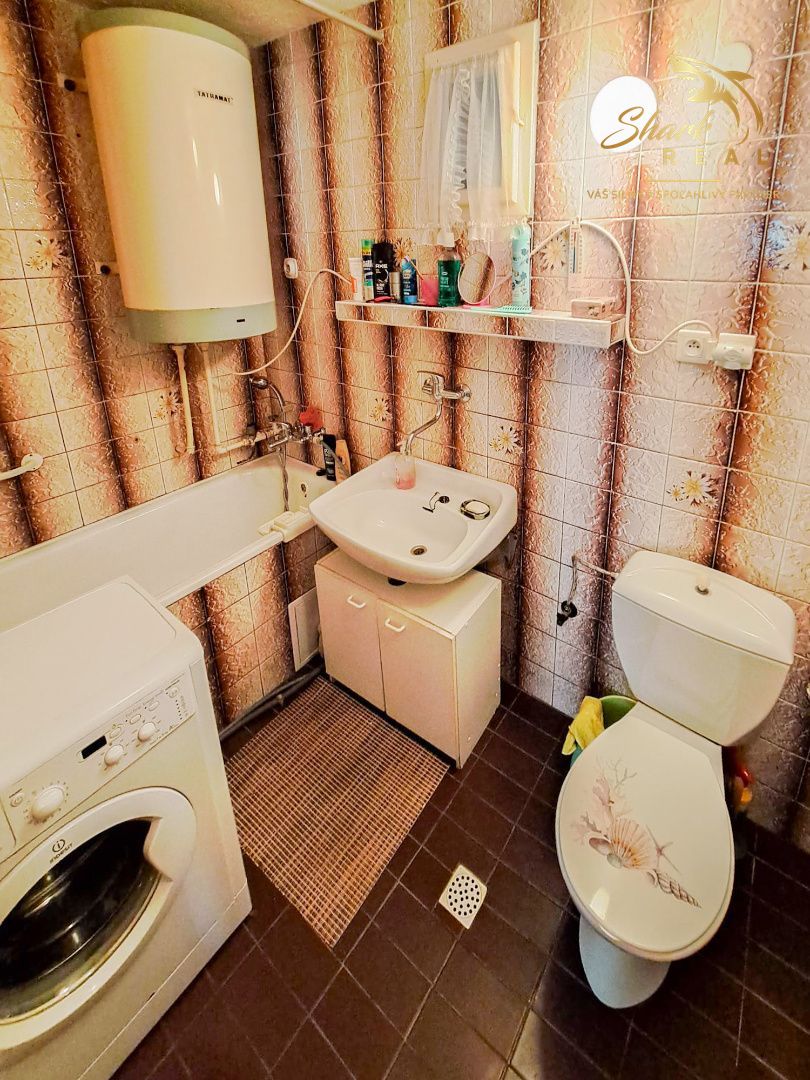 Malebná romantická chalupa pod lesom - 16