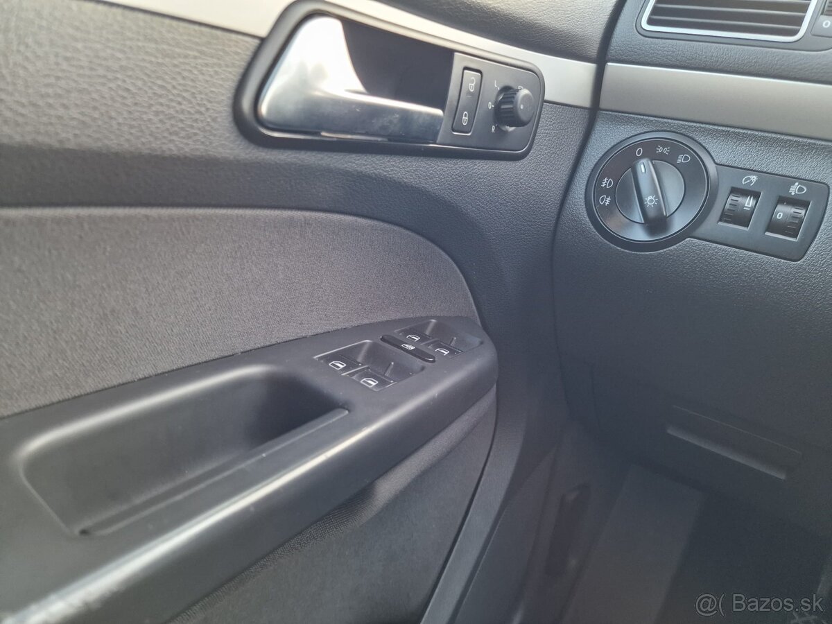 VW TOURAN 1,6 TDi 66kW - 16