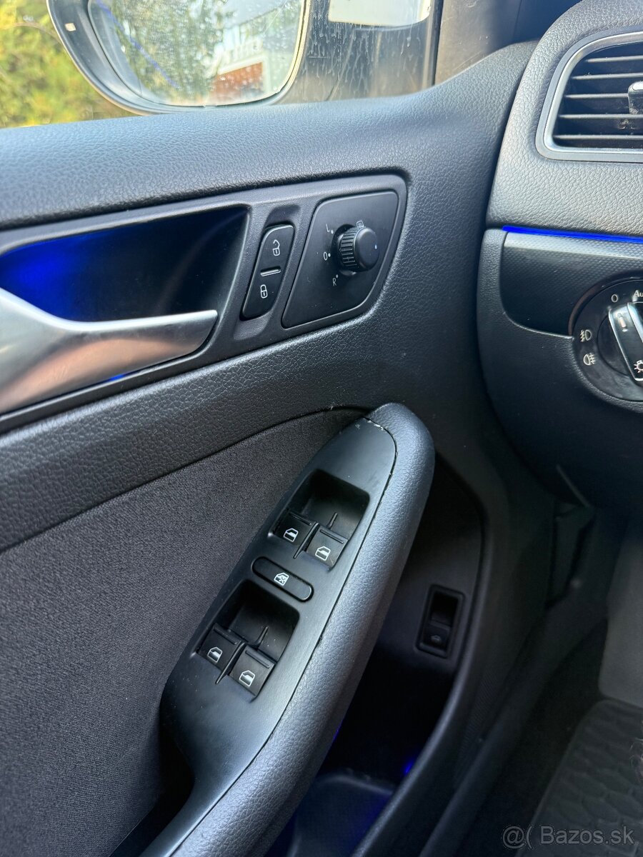 Volkswagen Jetta 1.6 TDI (2011) 🚗✨ - 16