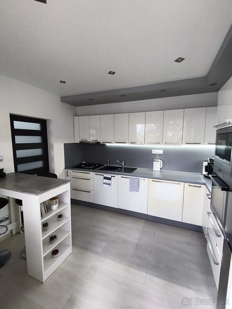 Predaj kompletne prerobeného 3 izbového bytu - 16