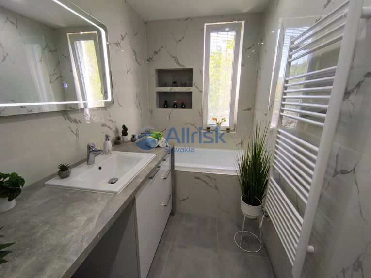 KRÁSNY ,KOMPLETNE ZREKONŠTRUOVANÝ 3,5IZB. BYT - SÚMRAČNÁ ULI - 16