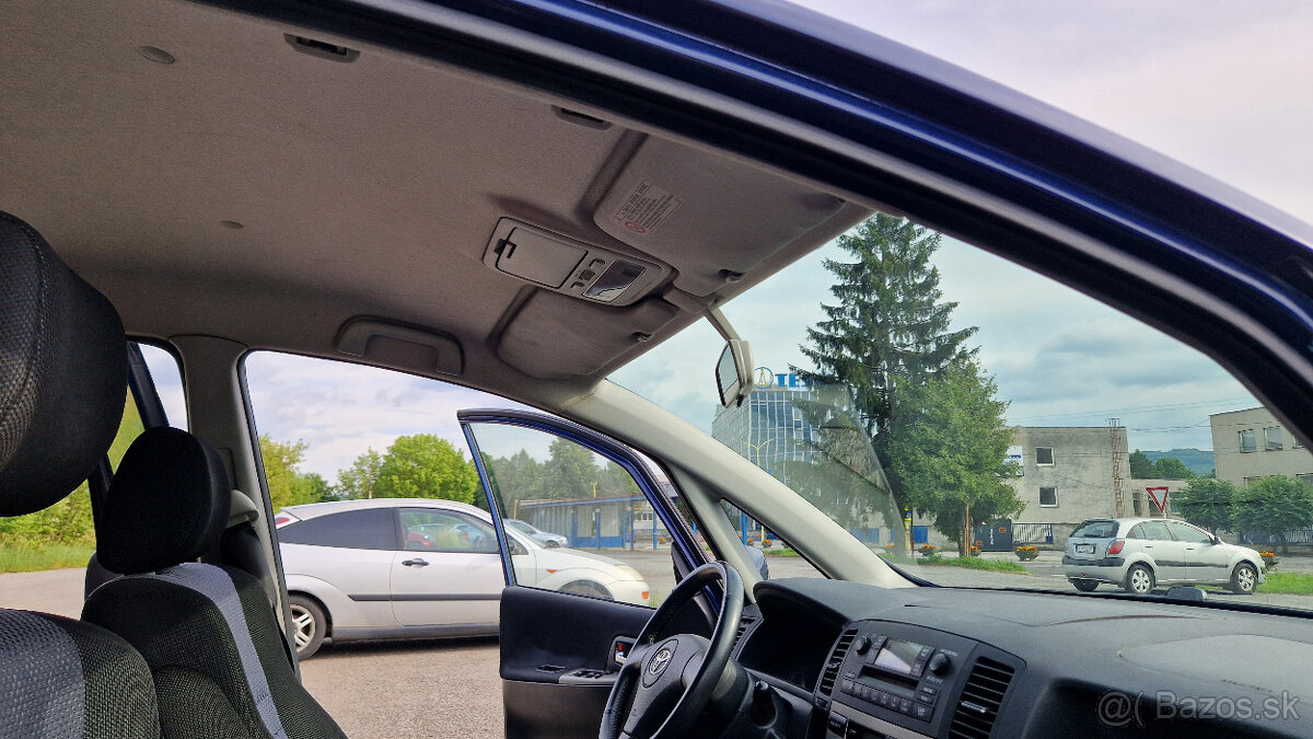 Predám Toyota Corrola Verso 2002 4-D4 2L nafta - 16