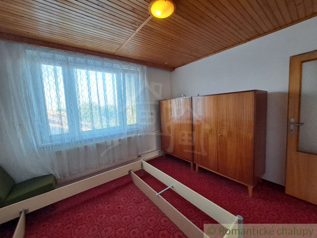 Rodinný 5-izbový dom v kľudnej časti obce Dvorníky - 16