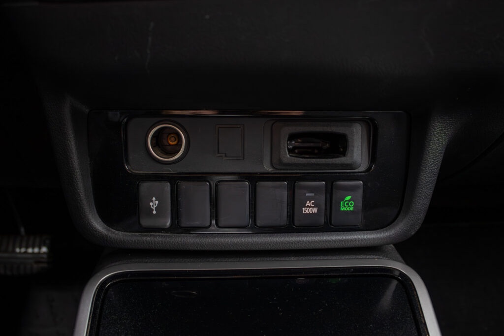 Mitsubishi Outlander 2.4l PHEV CVT - 16