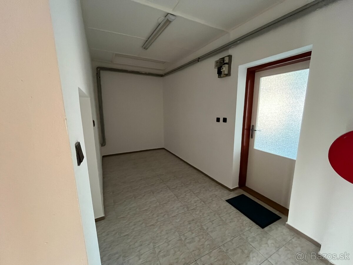 Obchodné priestory v centre obce Borský Mikuláš - 16