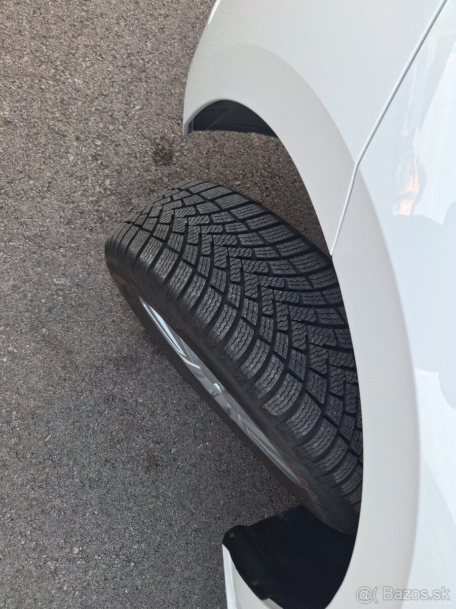 ŠKODA KAMIQ TSI "2025" 9900km - 16