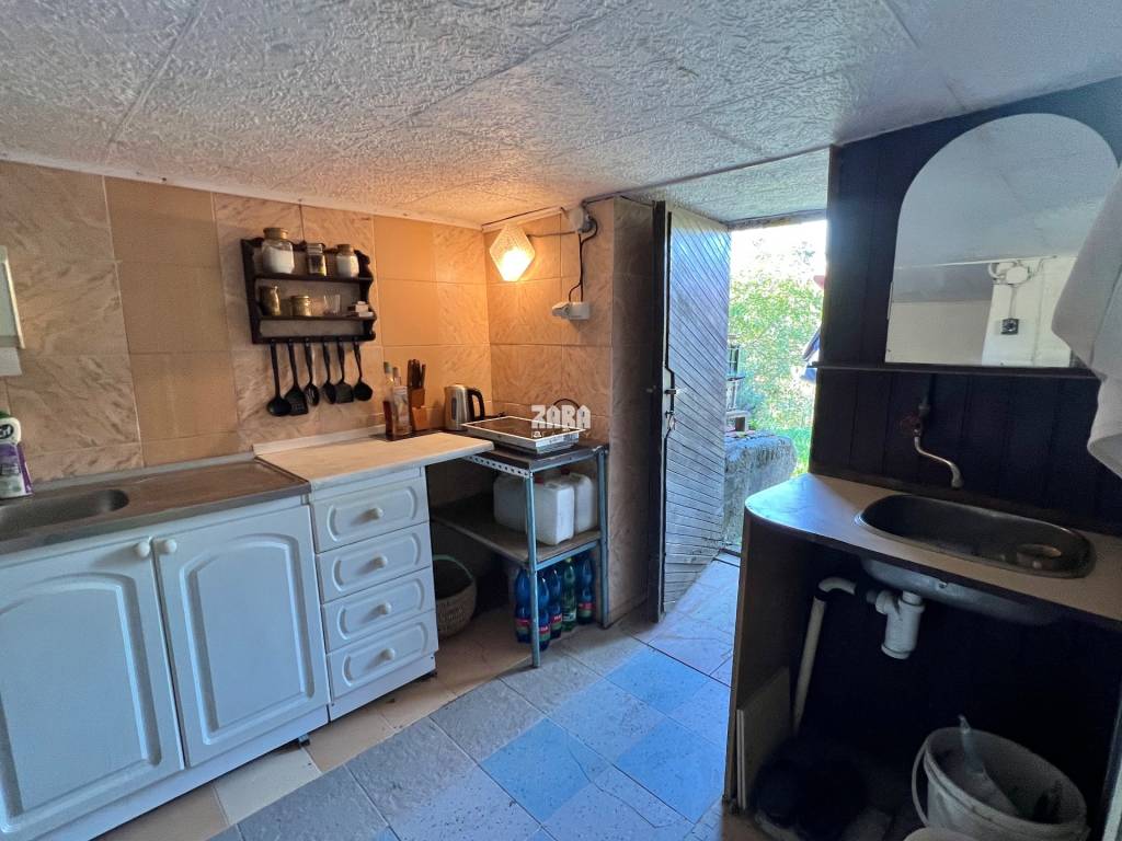 Košice - Sever, Kalvária, Račí potok III, Chata so záhradou - 16