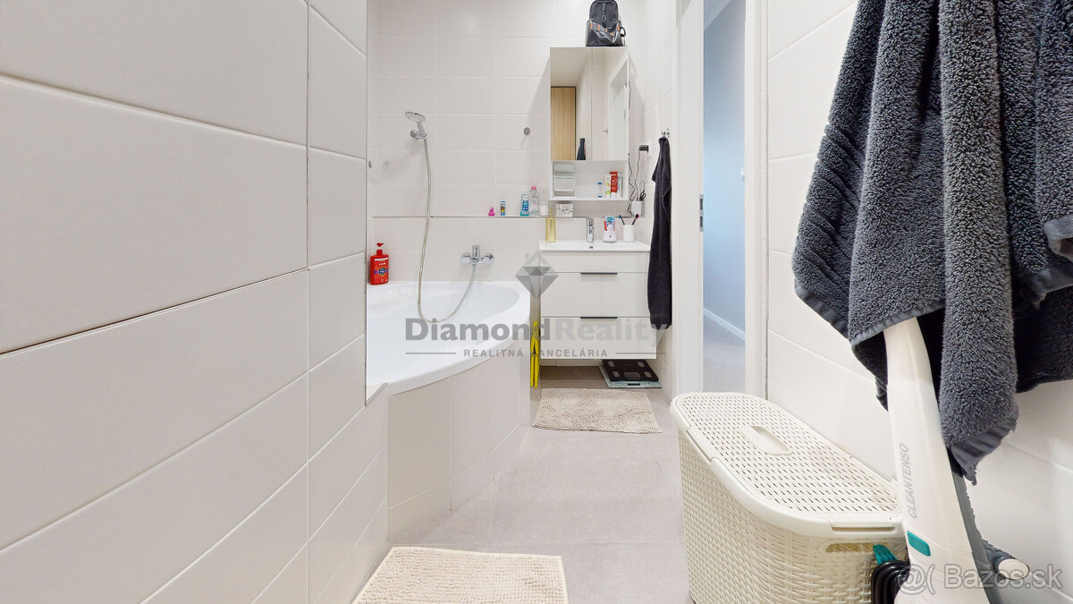 NA PREDAJ VEĽKÝ 4 IZBOVÝ BYT - 96 M2 - DVE LODŽIE, VIEDENSKÁ - 16