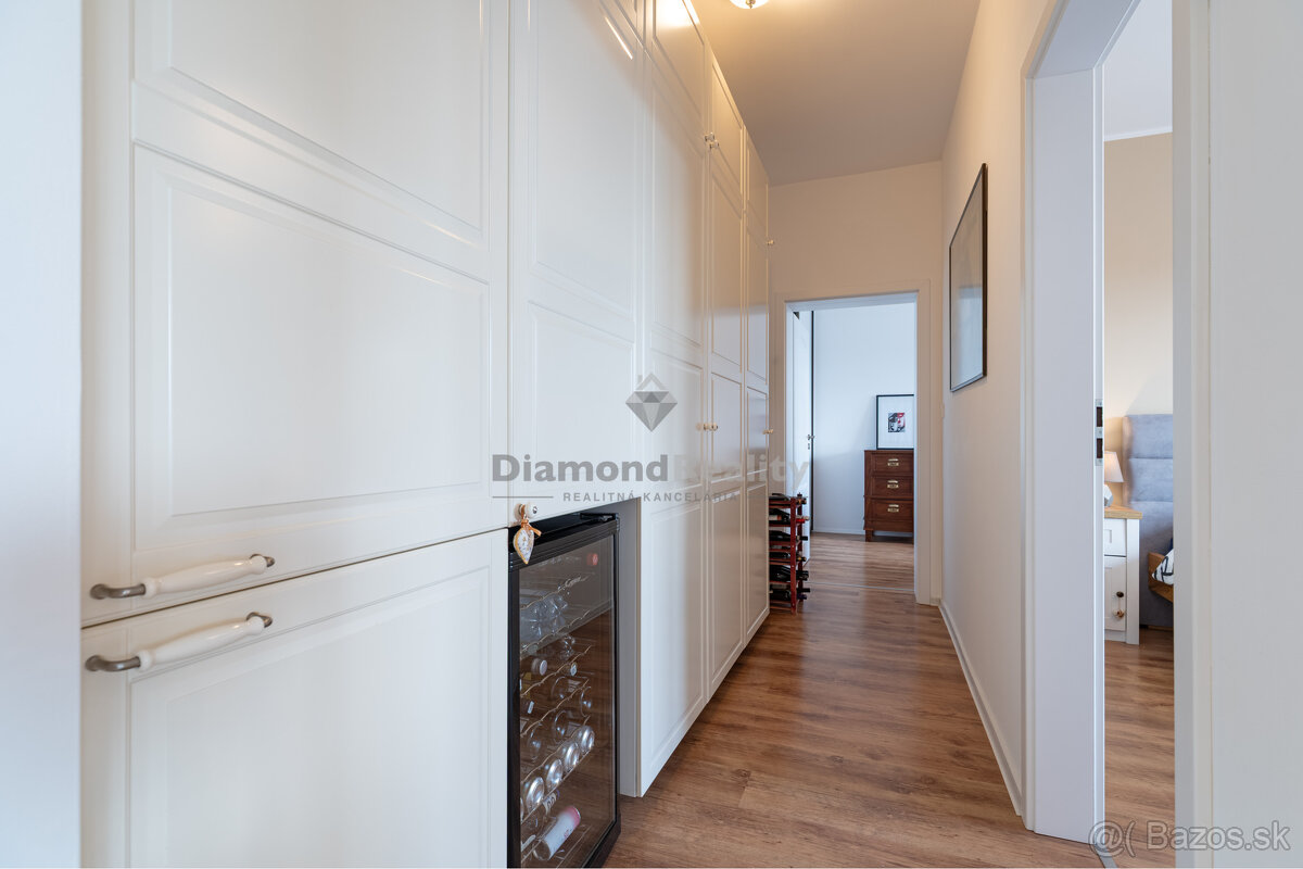 REZERVOVANÉ | NA PREDAJ 3 IZBOVÝ BYT S TERASOU V IKONICKEJ N - 16
