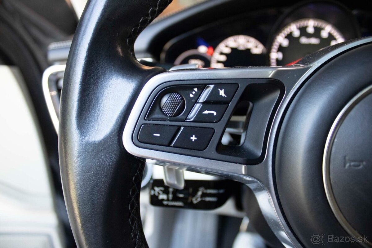 Porsche Panamera Turbo 4x4 A/T - 16