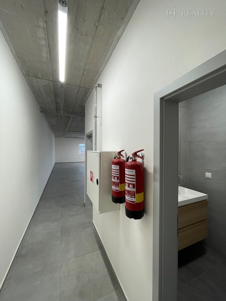 Kancelárske priestory, 171 m2 + terasa 80m2, 5x parkovacie s - 16