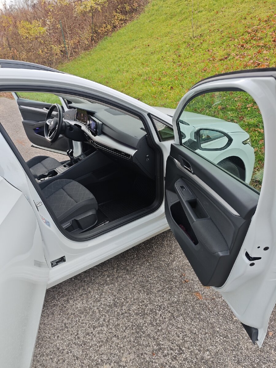 VW Golf 1.5 TSI Life Virtual kokpit Front&Lane Assist - 16