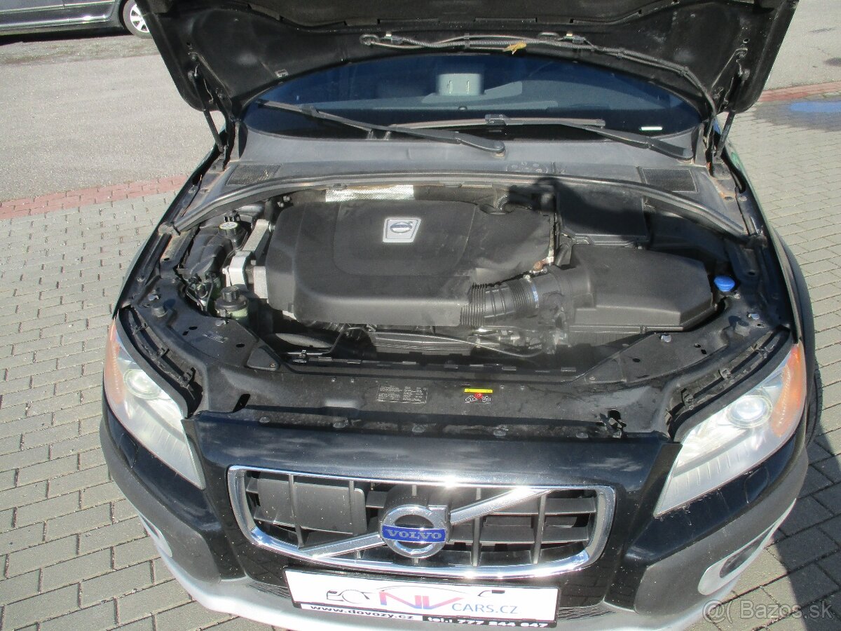 VOLVO XC70 2,4D5 151kw AWD SUMMUM GPS Radar 2011 - 16