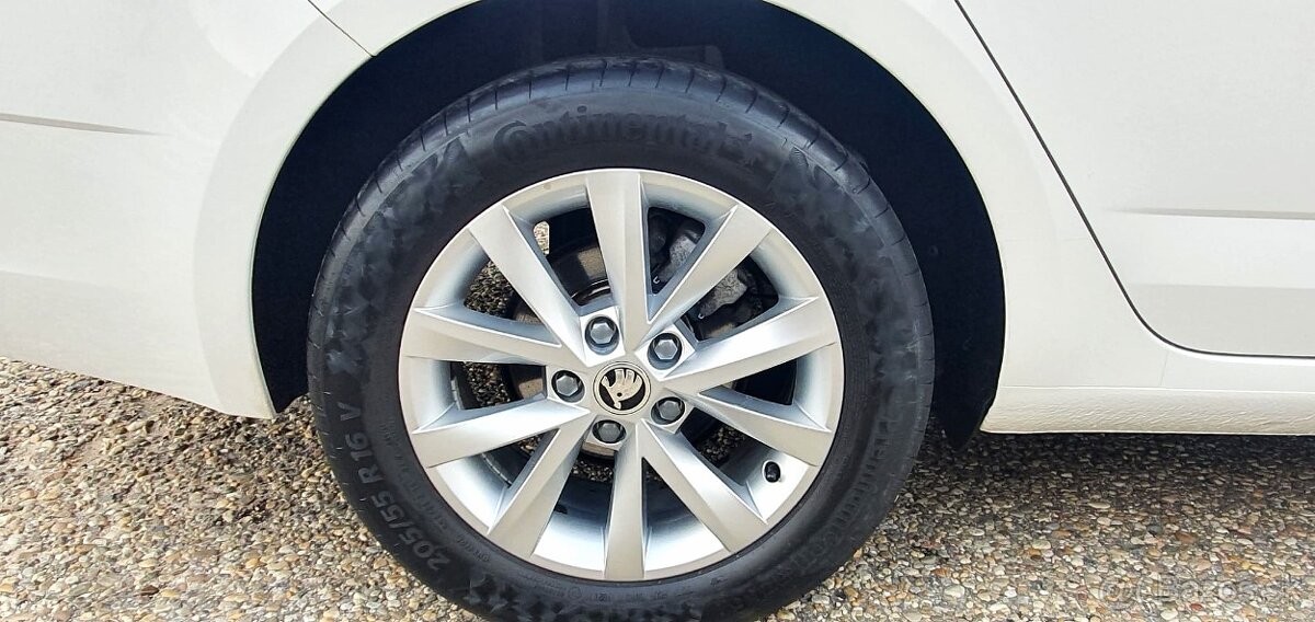 Škoda Octávia 1.6 TDI 85KW Ambition 95 000 km r.2019 - 16