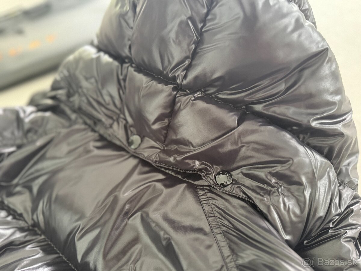 PREDÁM takmer novú zimnú bundu Moncler Maya Giubbot TG 6 - 16