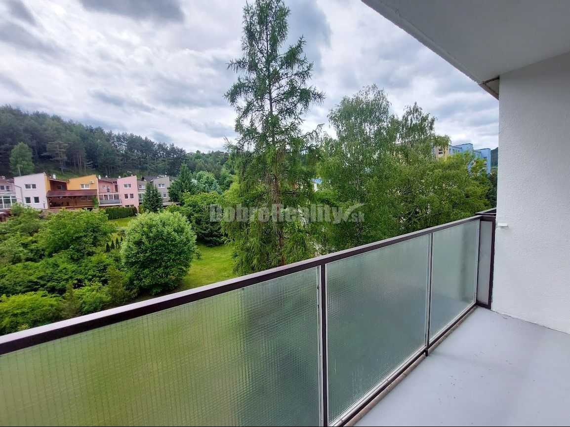 PRENÁJOM: KRÁSNY, VEĽKÝ 3 IZBOVÝ BYT S LOGGIOU, THK - 16