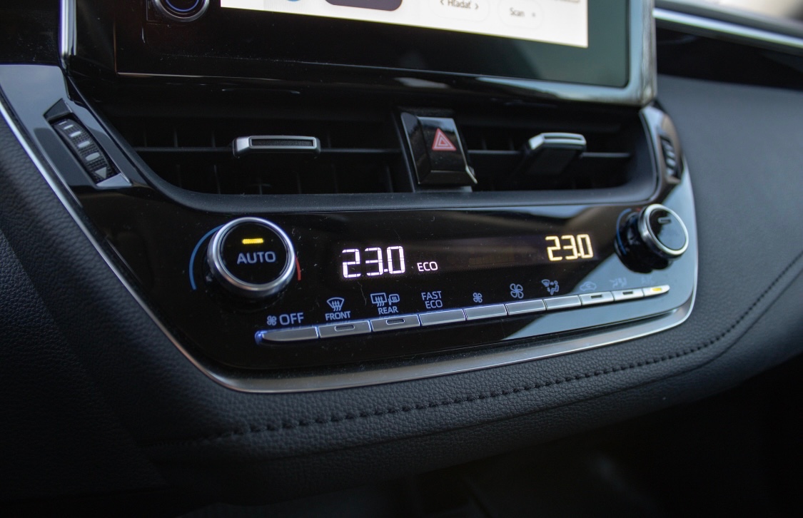 Toyota Corolla Sedan 1.8 Hybrid e-CVT - 16