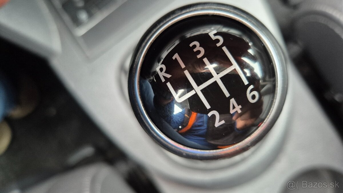 Volkswagen Touran 2.0 TDI Cross 7 miestne - 16