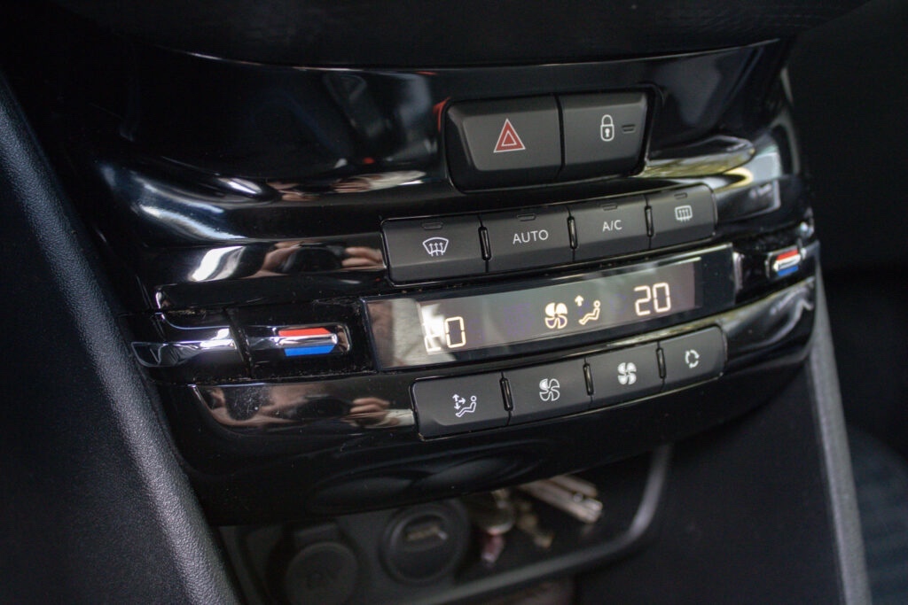 Peugeot 2008 1.2 PureTech Style - 16