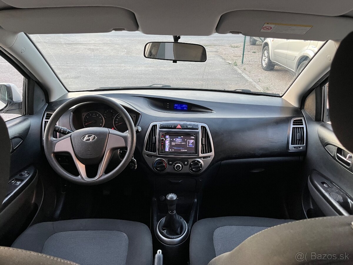 Hyundai i20 1.3 Benzin = Navi, r.v 2013, 96623km, Top Stav = - 16