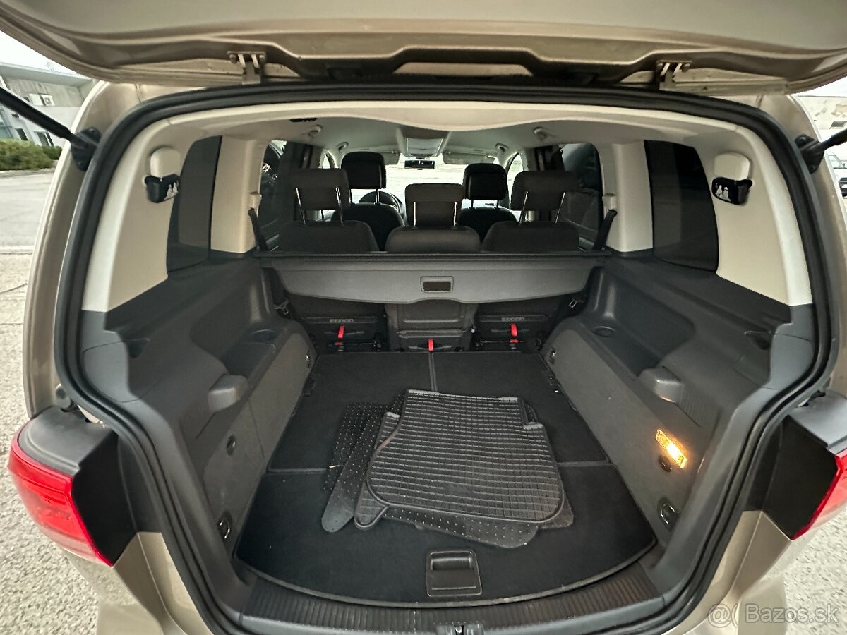 Volkswagen Touran 1.4 TSI Highline 7 miest + Ťažné - 16