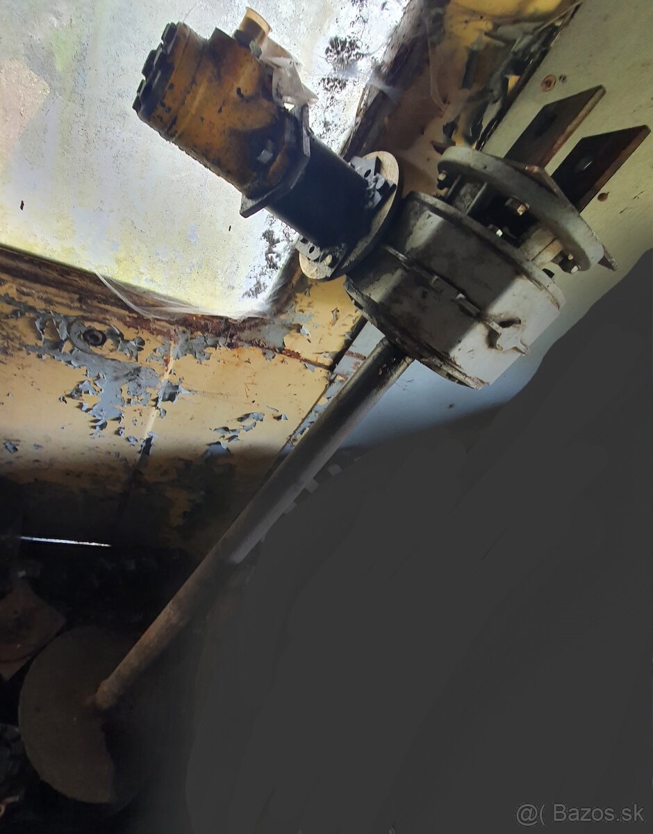 Vyvážačka na drevo + zemný vrtak - 16