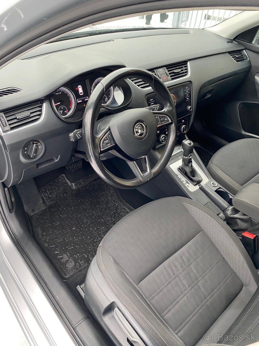 ŠKODA OCTAVIA 1.6 DSG COMBI AMBITION - 16