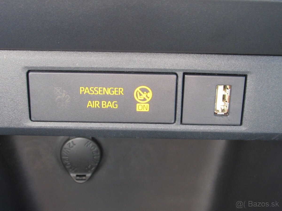 Toyota Yaris 1.5 HYBRID - NOVÝ SERVIS + KONTROLA HEV systému - 16