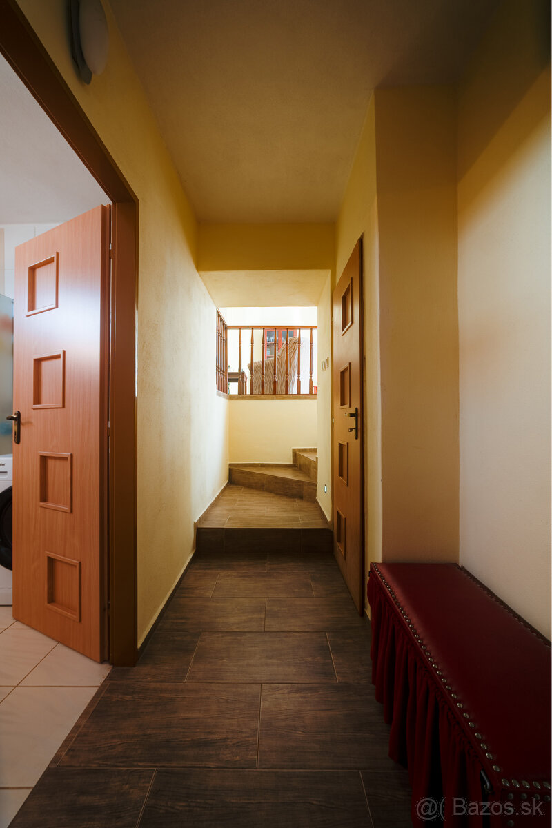 Príjemný dvojgeneračný rodinný dom | 1794 m² | Šemša - 16