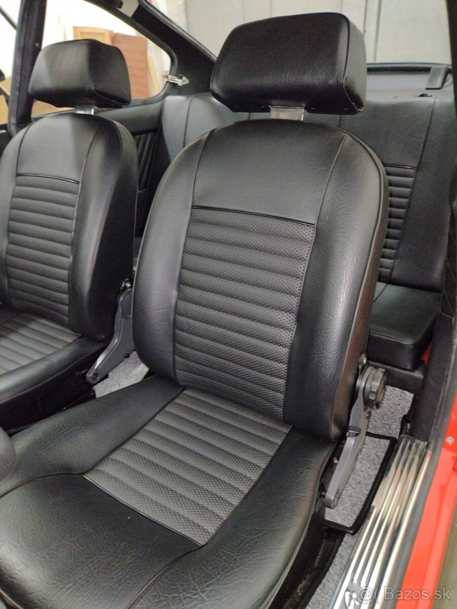 Škoda 110 R - Interiér - 16